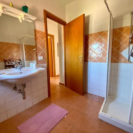 Pupureddu Con Terrazza Ad אולביה